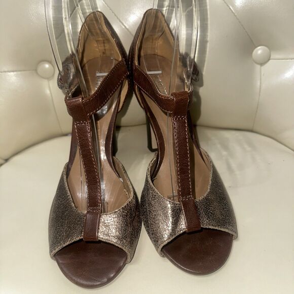 Vintage Twenty-One T-Strap Brown Gold Leather Sandals Heel Shoes Size 7 - Picture 1 of 11